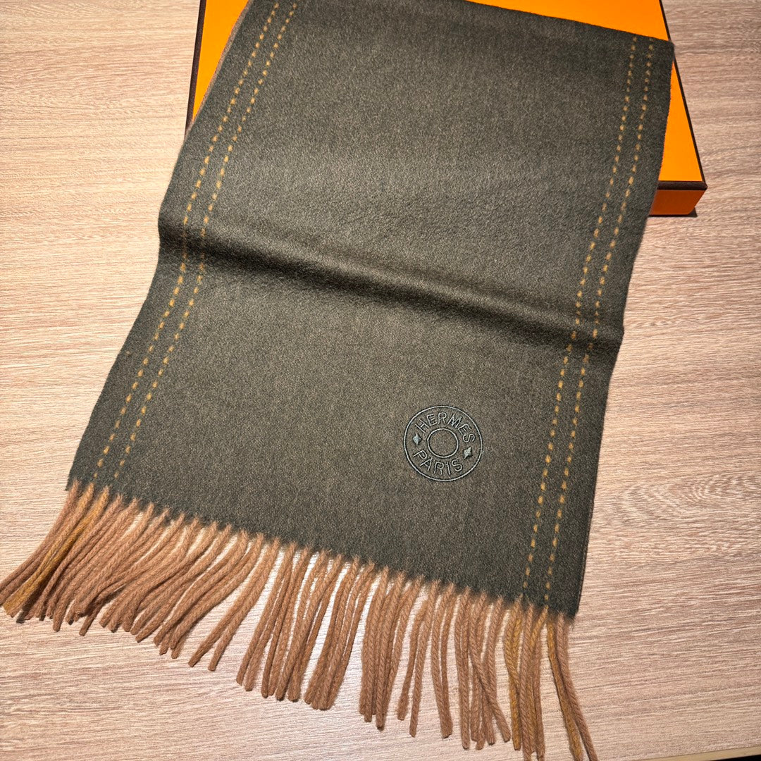 UNIE BRODEE MUFFLER 200 CM IN SEAWEED GREEN CASHMERE