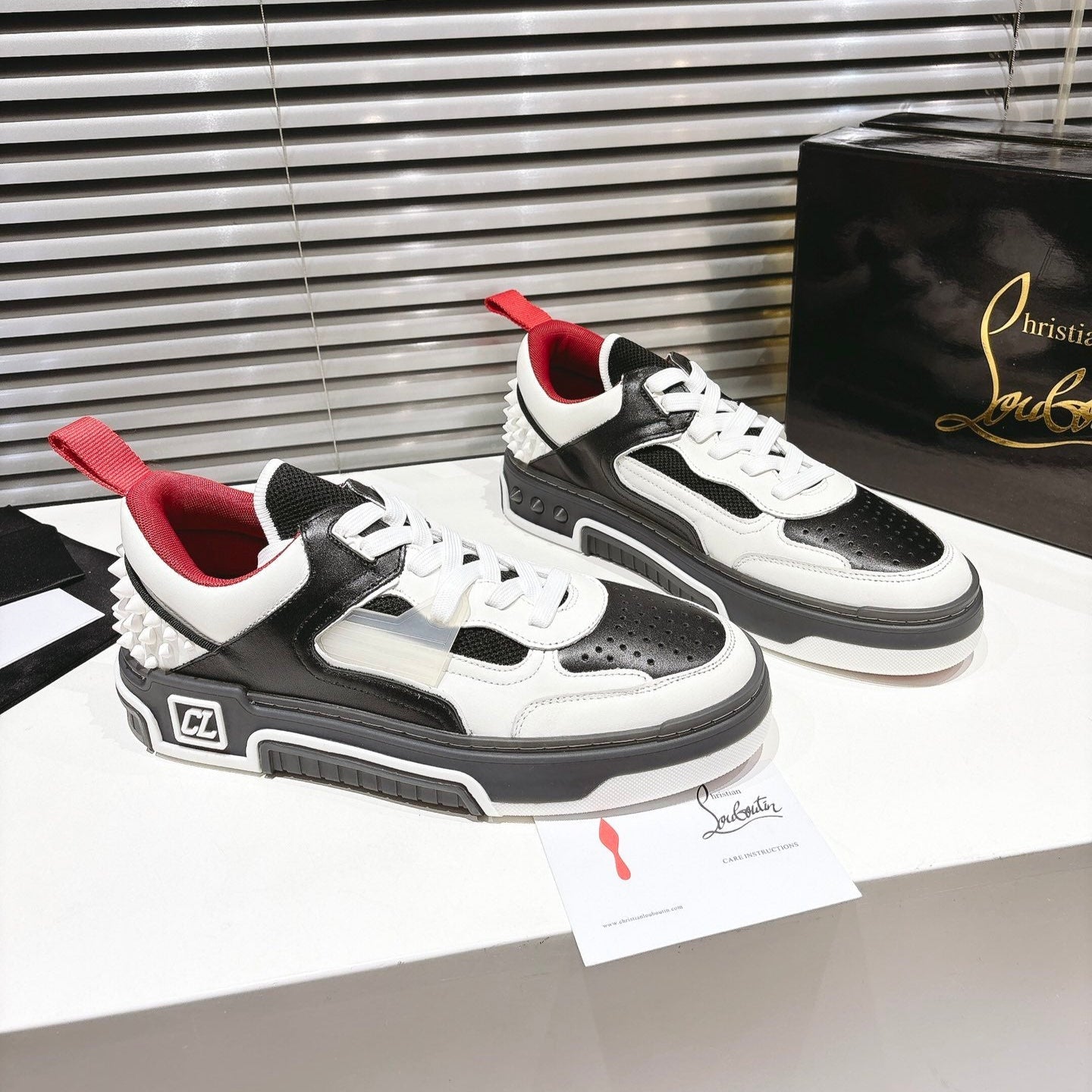 CL 25 Astroloubi Couple's Sneaker Black White Cowhide 323158