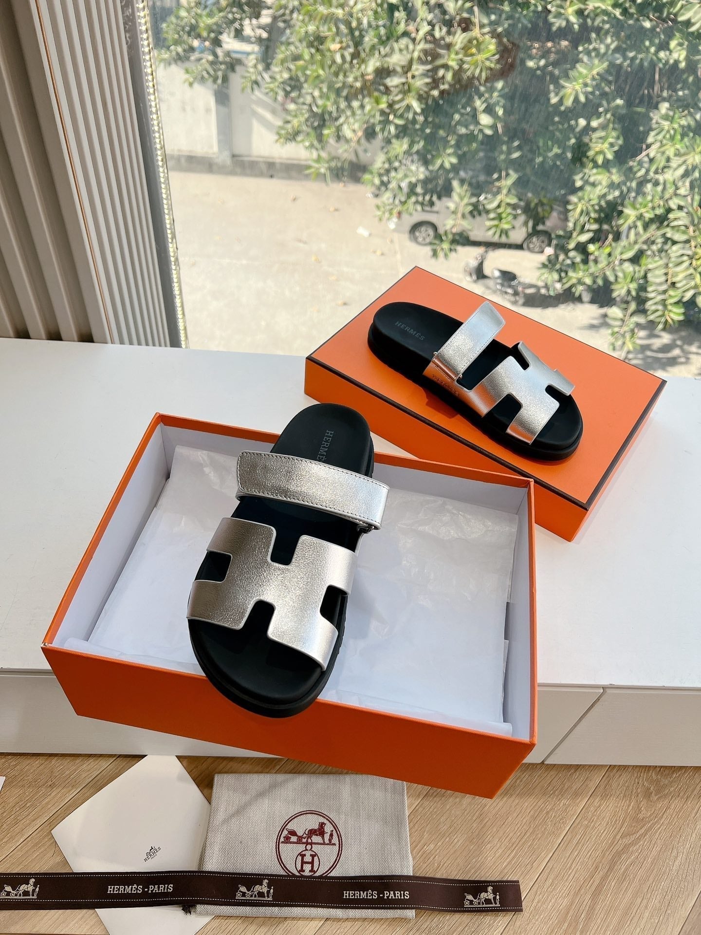 HM Chypre Sandal Silver Calfskin 202812