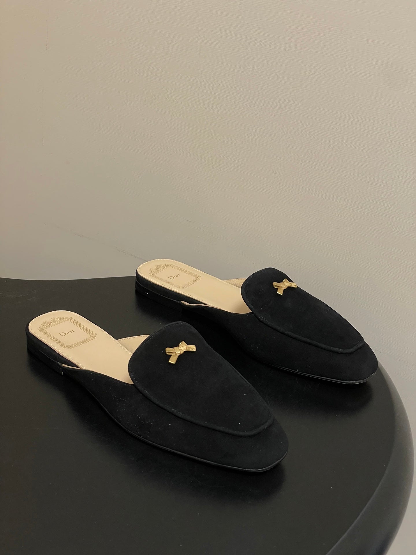CD 26 Bow Mules Black Beige Suede Cowhide 632595