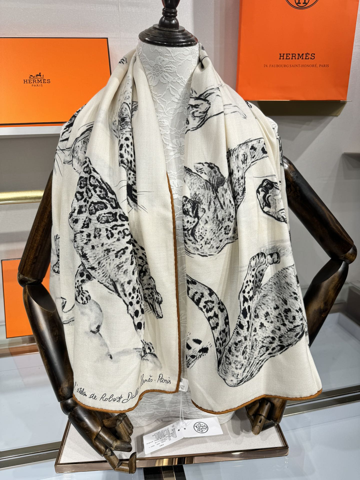 Dans L'atelier De Robert Dallet Sacrf 140 CM In White Black Cashmere And Mulberry Silk 379768