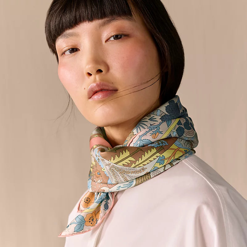 HM 26ss Sweet Saddle Scarf 90 Blue Beige Twill Silk 132419