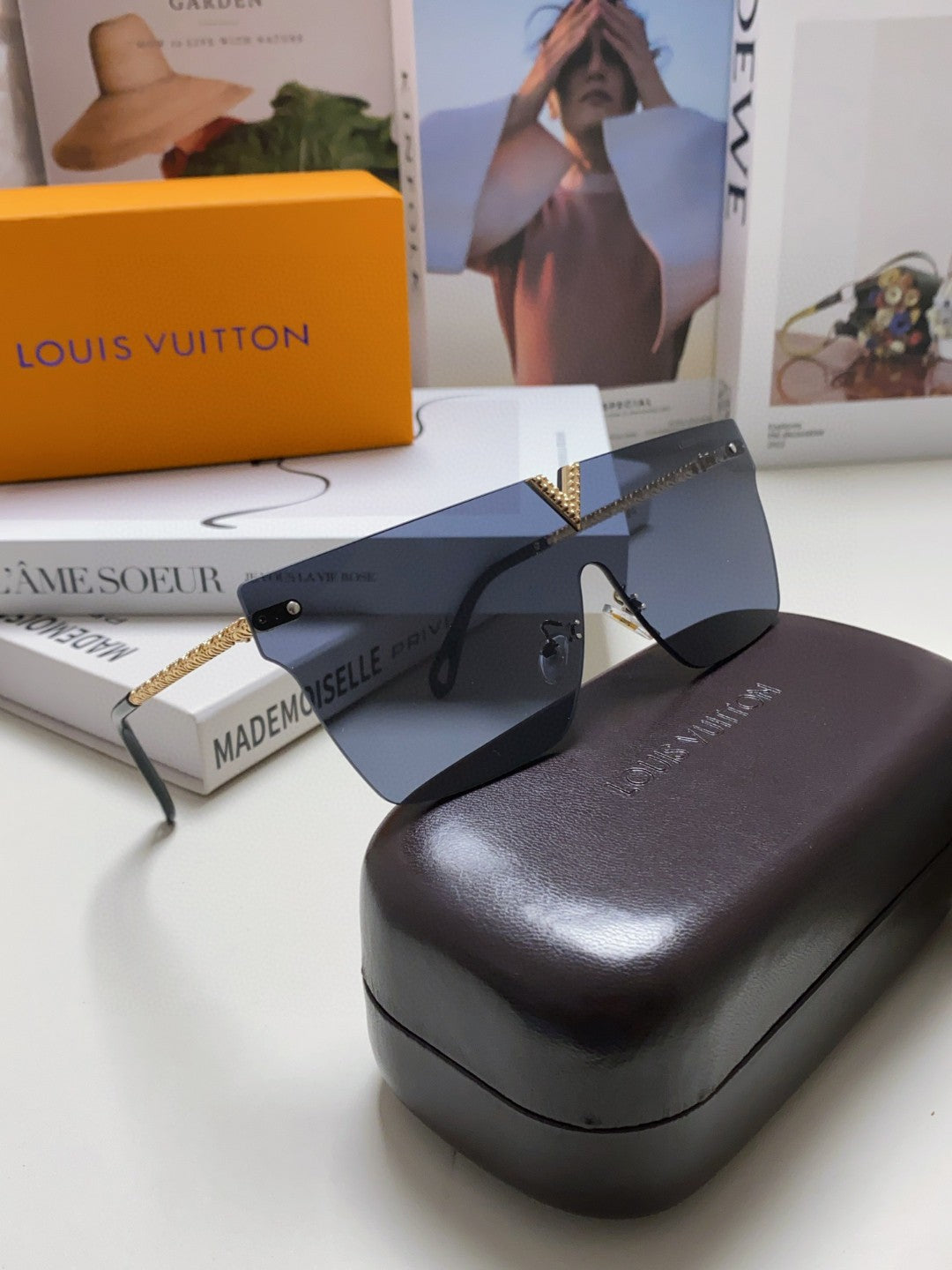 SQUARE SUNGLASS 581372 IN GOLD METAL GREY LENSES