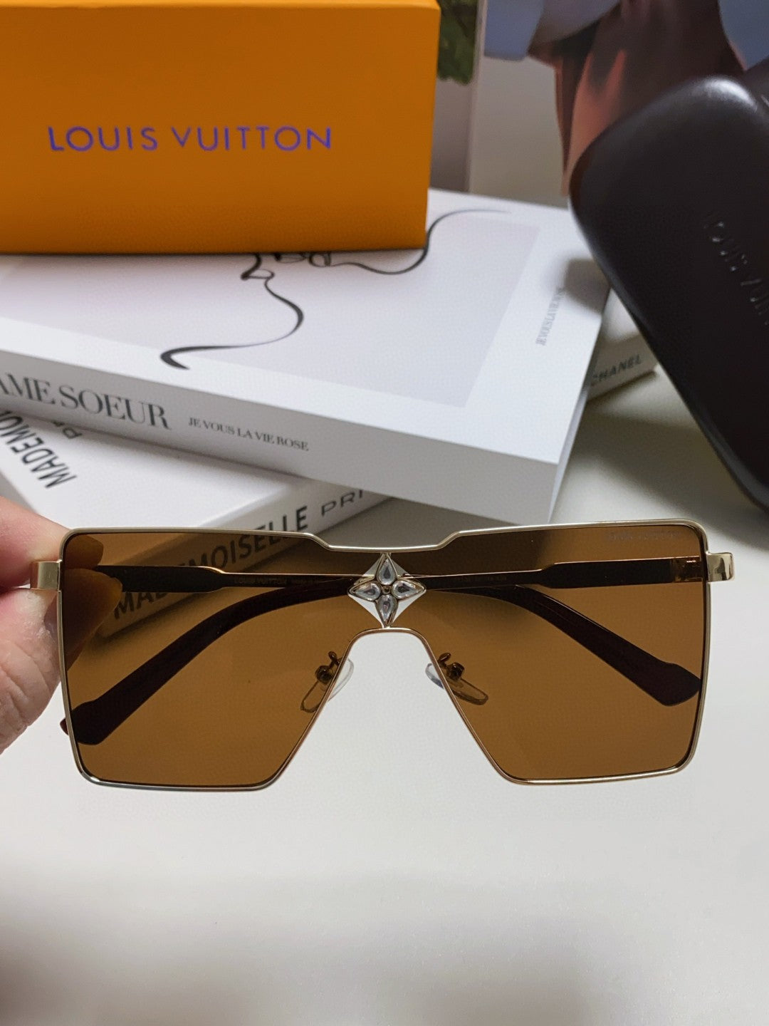 CYCLONE SUNGLASS 581374 IN GOLD METAL BRWON LENSES