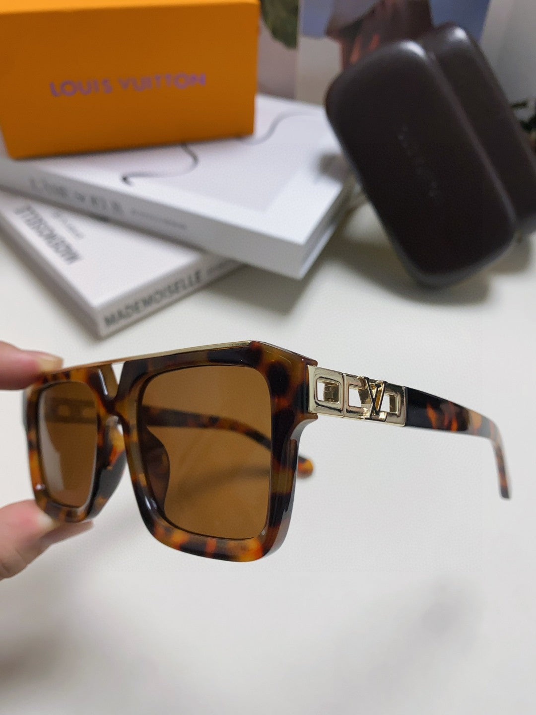 MASCOT PILOT SQUARE SUNGLASS 581376 IN HAVANA ACETATE GOLD METAL