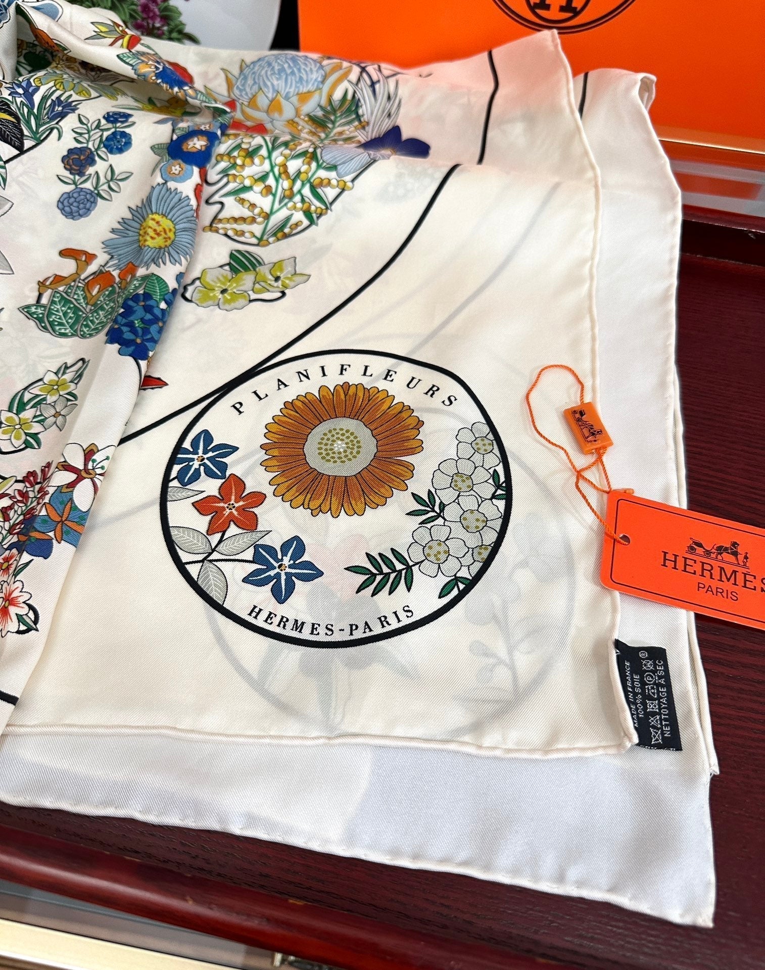 Planifleurs Scarf 90 CM White Colorful Silk 404030