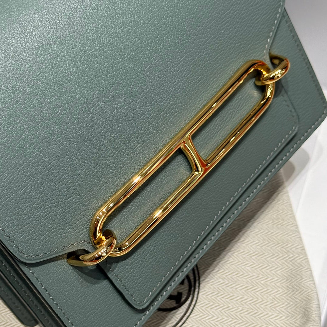 HM SAC ROULIS 18 ALMOND GREEN EVERCOLOR CALFSKIN 237566