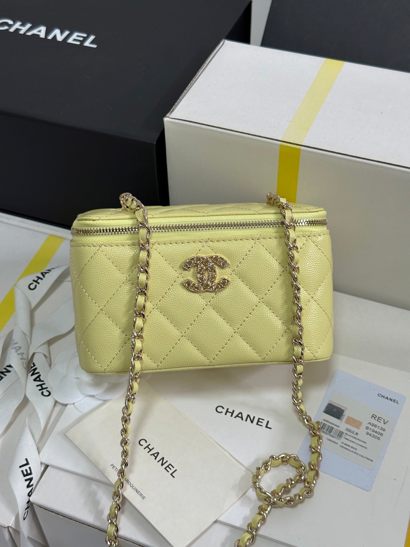 CC 25C Vanity Case 17cm Yellow Caviar Leather Heart Rhinestone Light Gold Hardware 243418