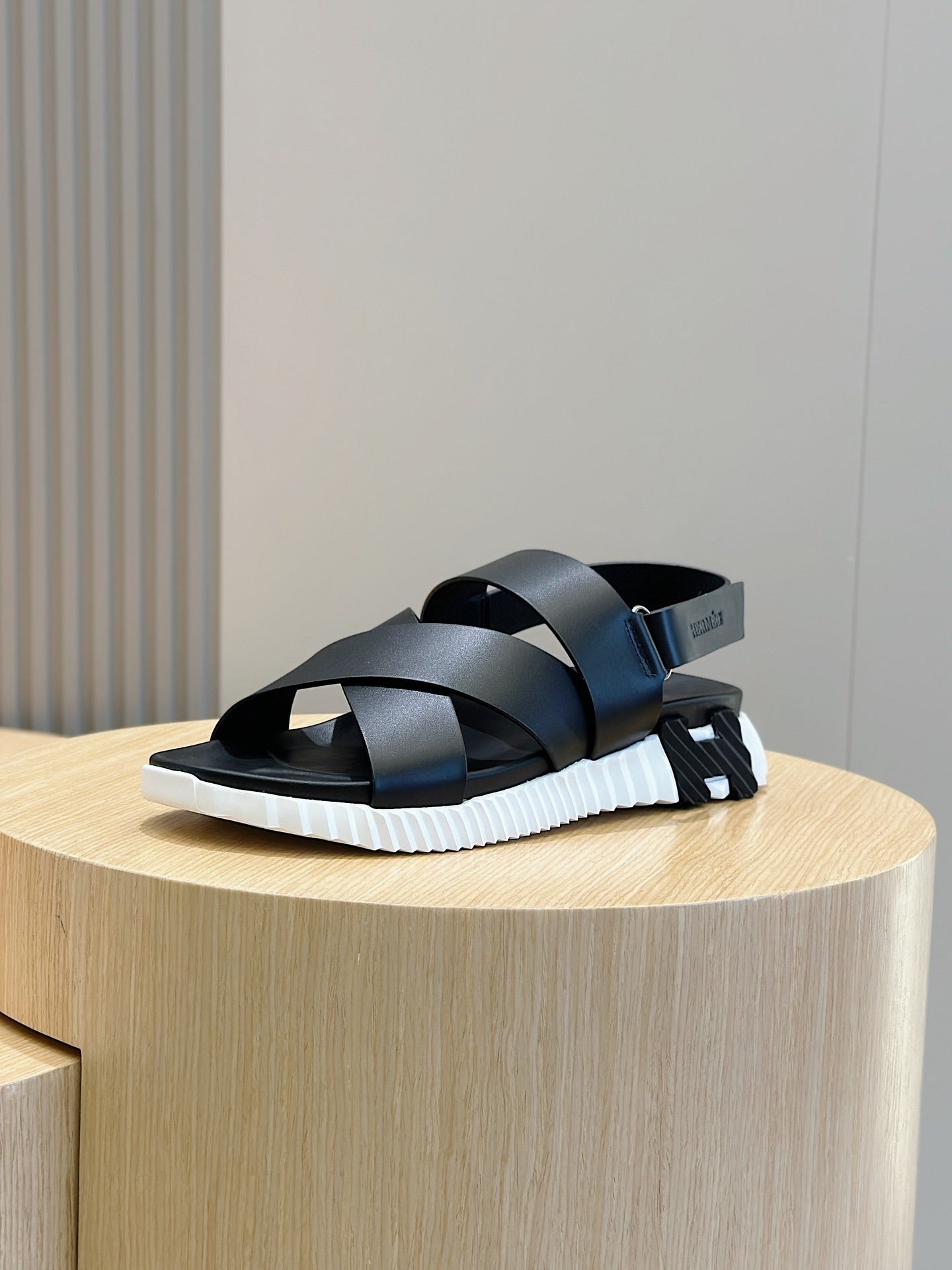 HM ELECTRIC SANDAL BLACK AND WHITE CALFSKIN