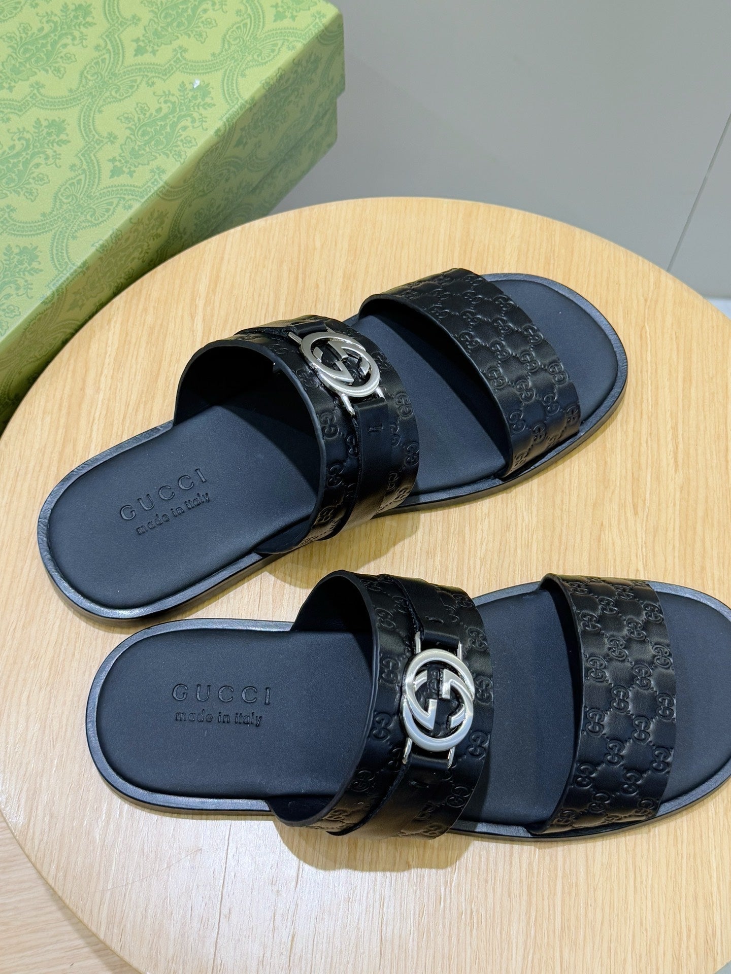 GG Men's Interlocking G Sandals Black Cowhide 599985