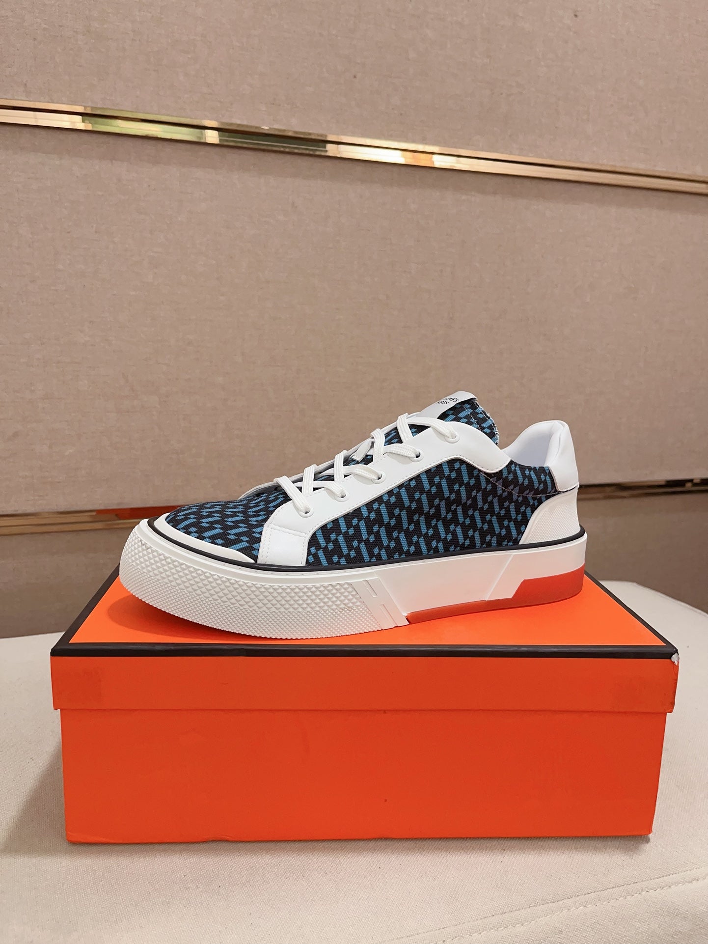 HM DAY SNEAKER SKY AND BLACK FABRIC