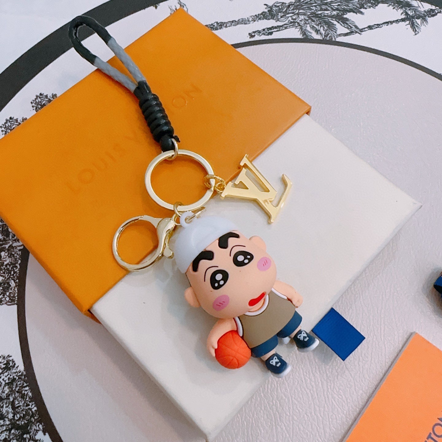LV Shin Charm