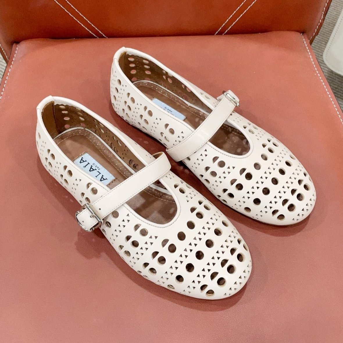 ALAIA HOLLOW BALLET FLAT IN BEIGE LAMBSKIN