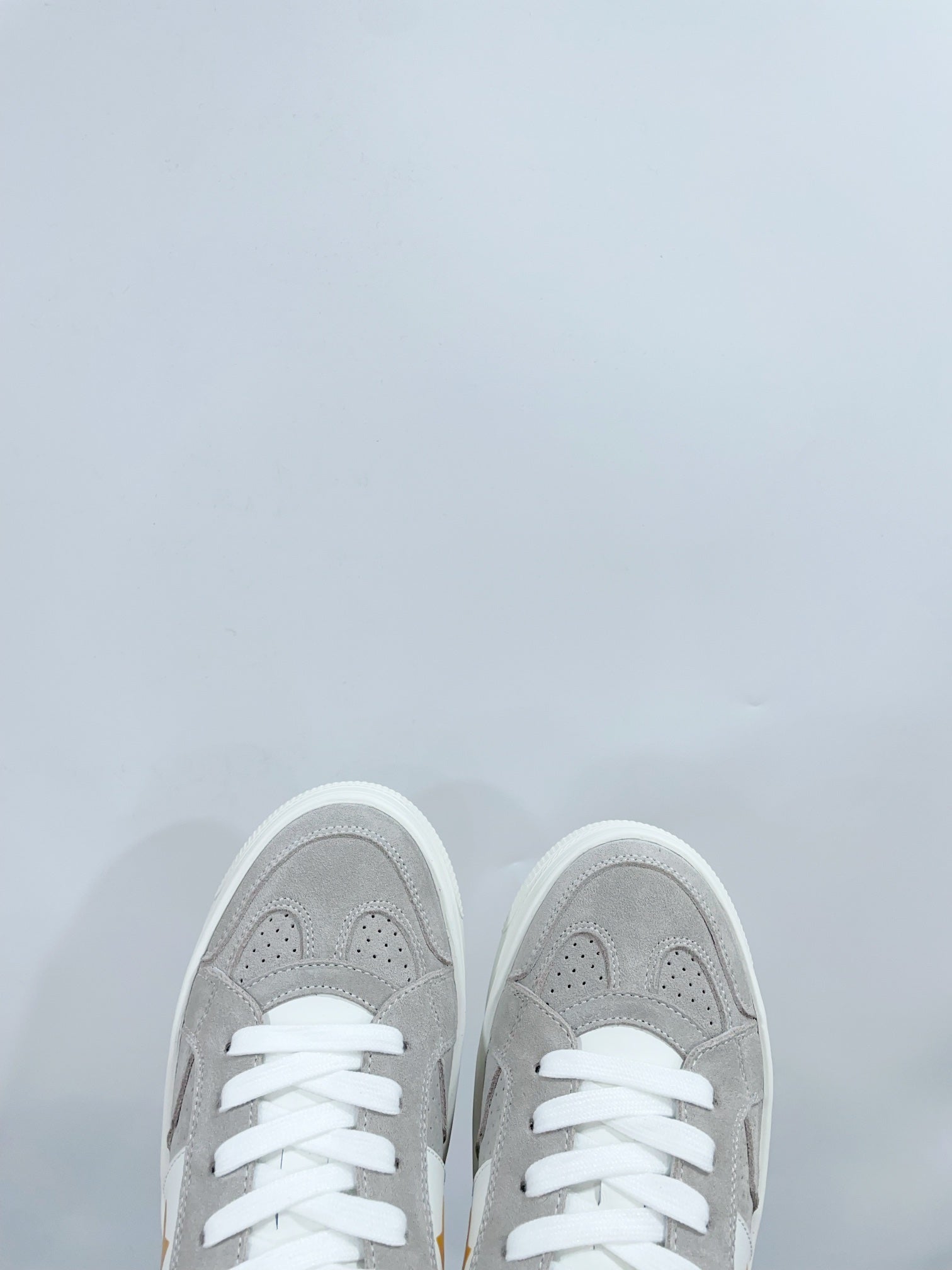 CD Star Platform Sneaker In Light Grey Suede 999870