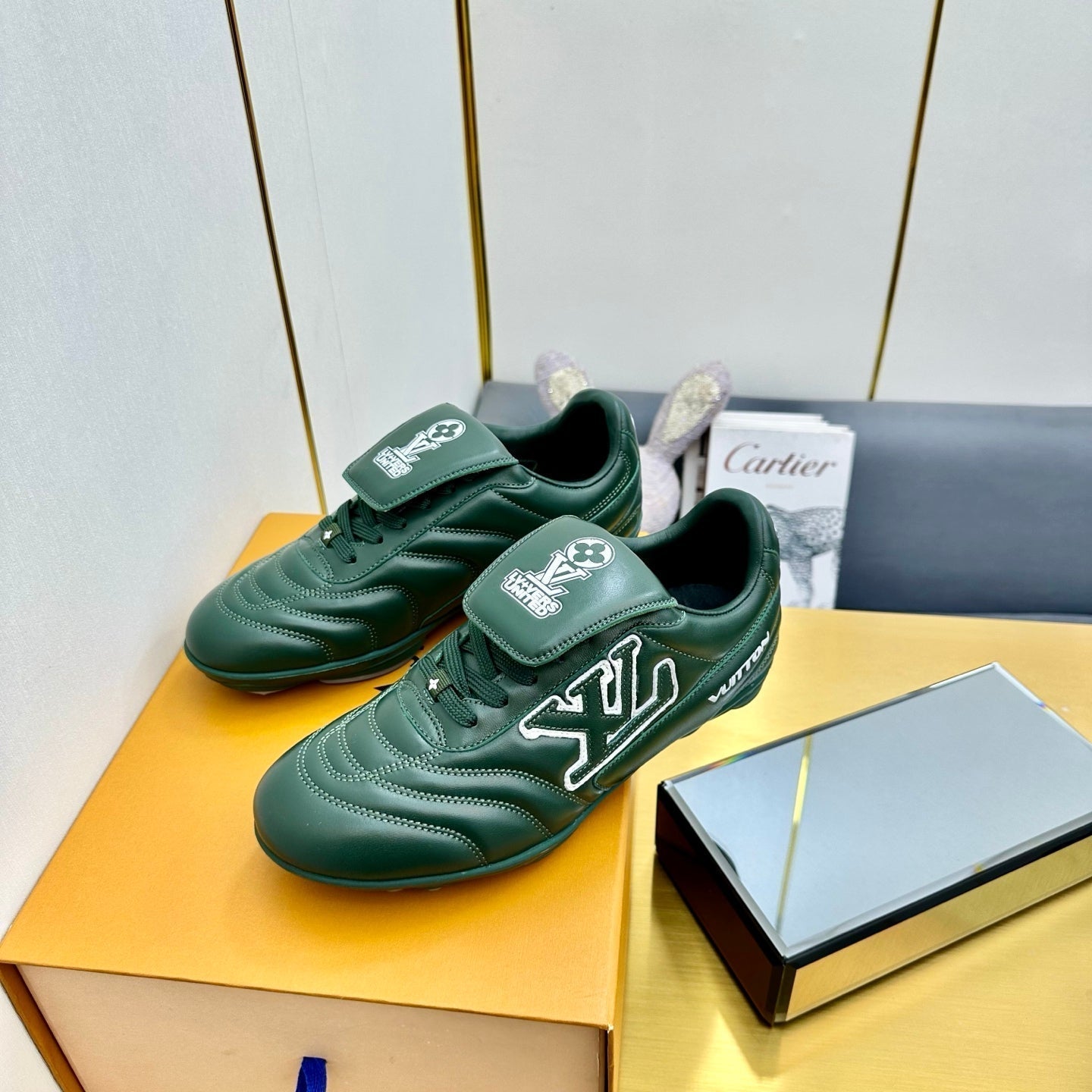 LV 25C Sneaker LV Footprint Soccer Vert Cuir de Veau uni 219933