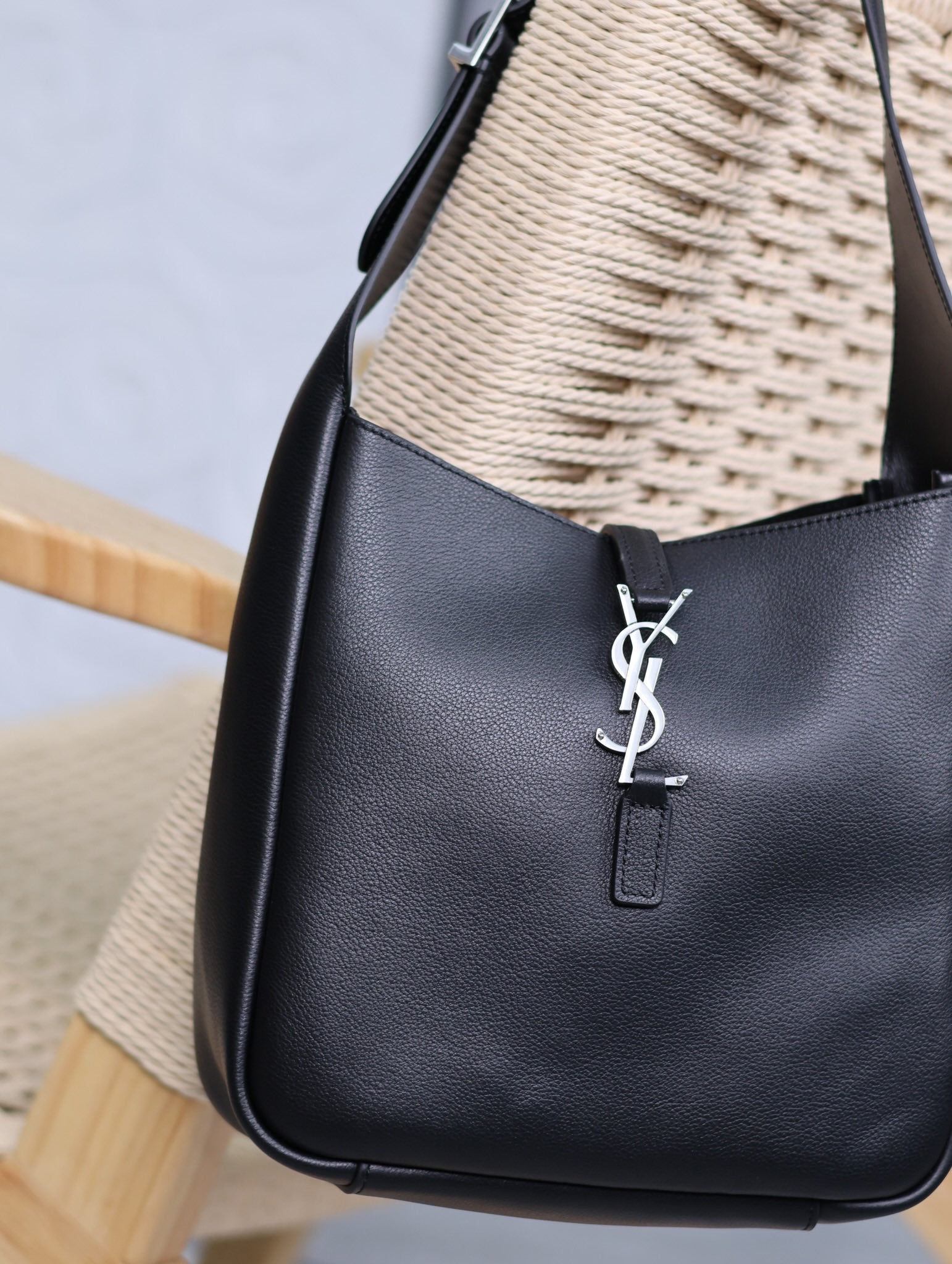 le 5a7 small 23cm black calfskin silver hardware