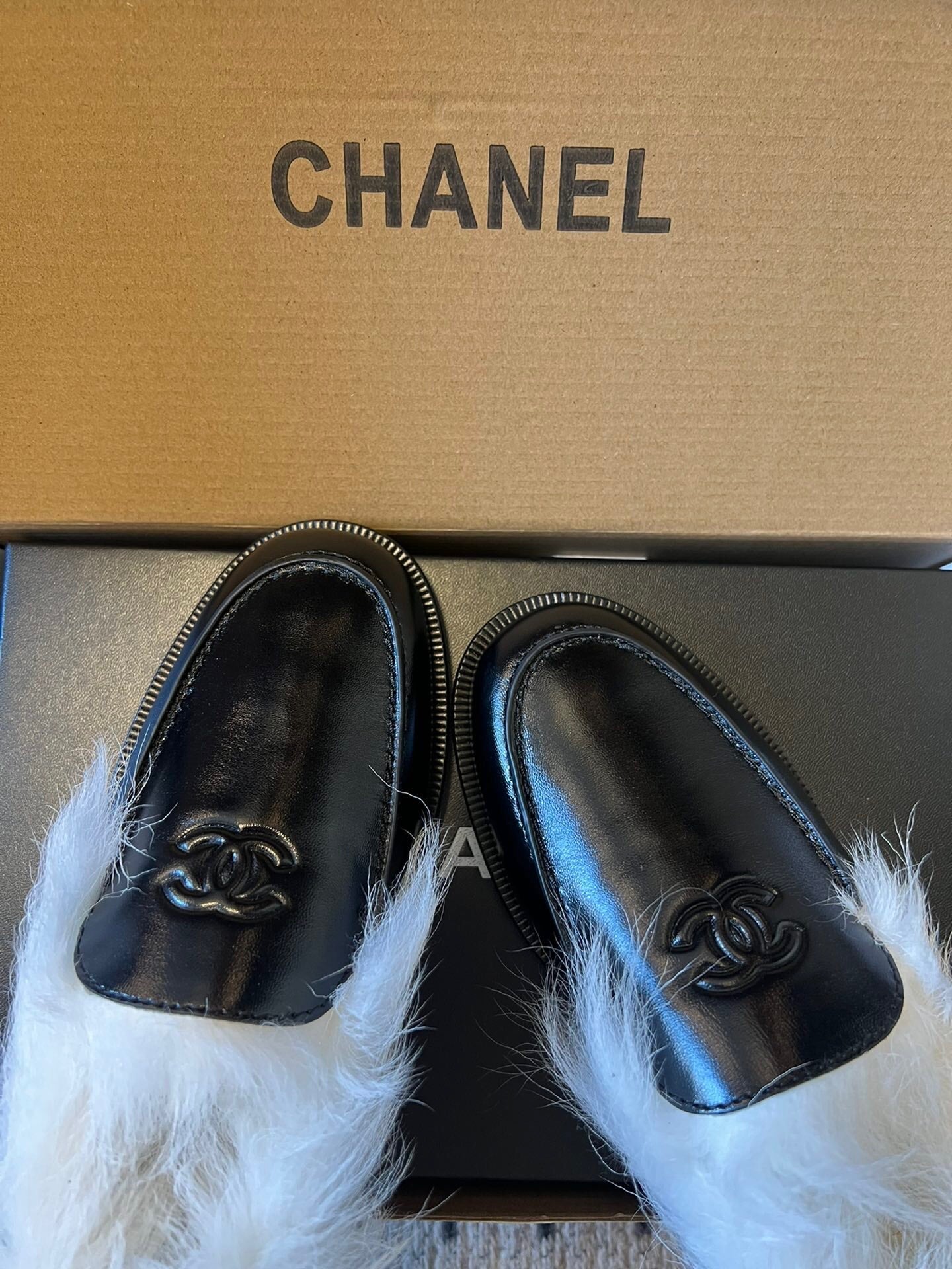 CC 26 Furry Loafer Black mix White Shiny Sheepskin And Shearling Fleece 592924