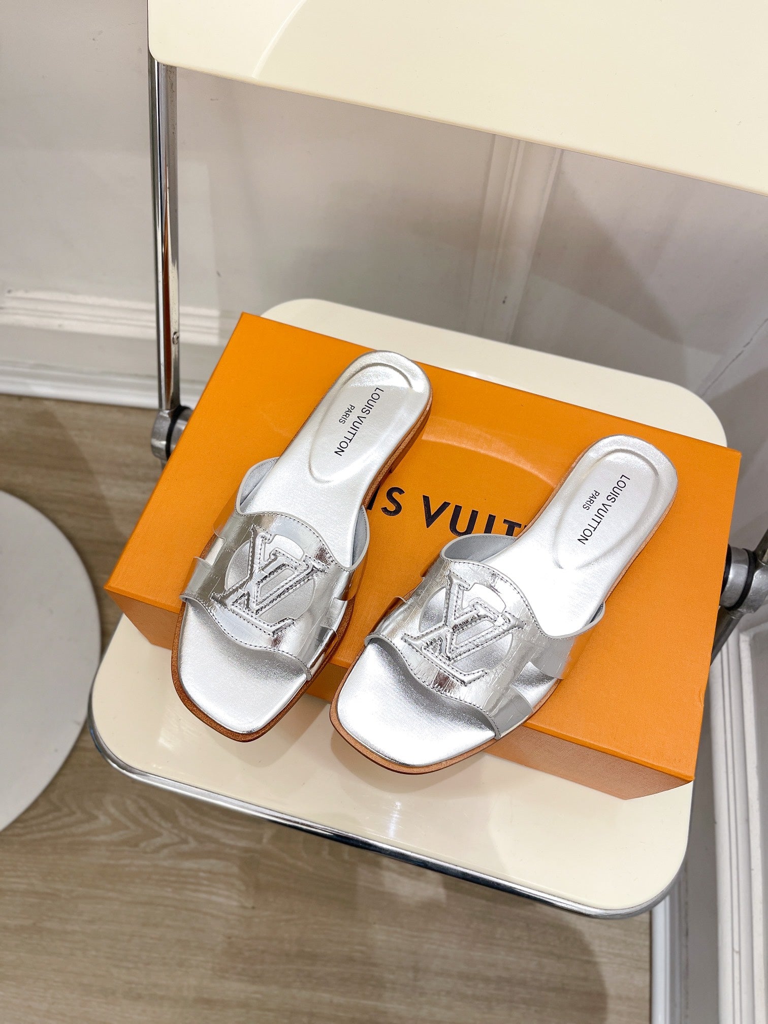 isola flat mule silver metalic calfskin